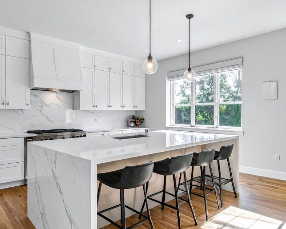 Bright open kitchen with island and white kitchen cupboard doors